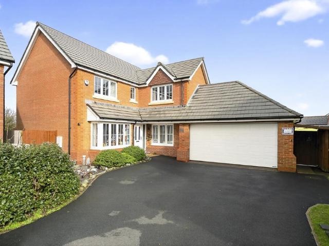 5 bedroom detached house for sale