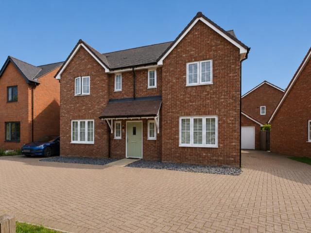4 bedroom detached house for sale