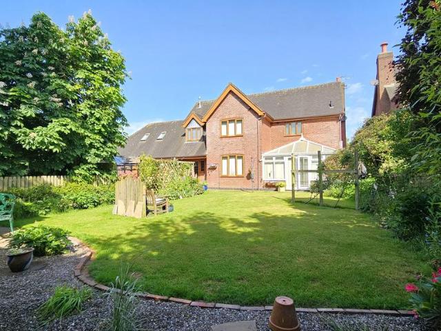 4 bedroom detached house for sale