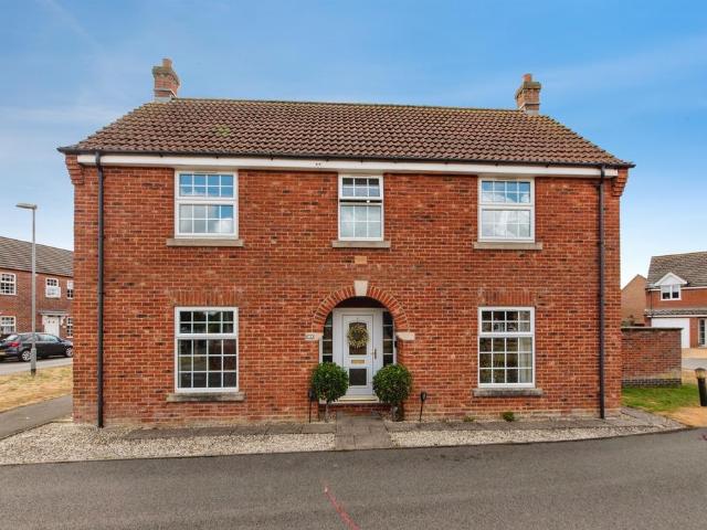 4 bedroom detached house for sale