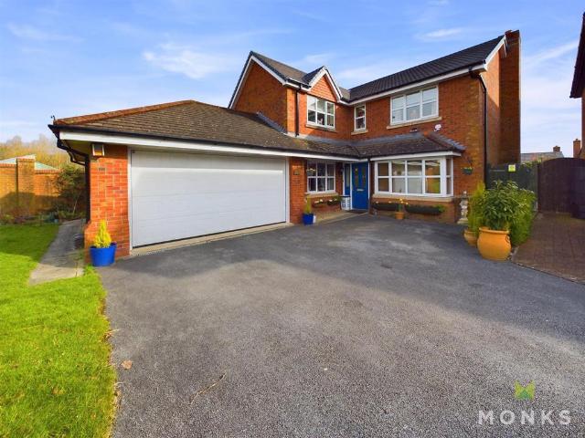 4 bedroom detached house for sale