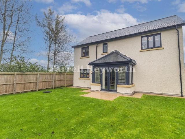 4 bedroom detached house for sale