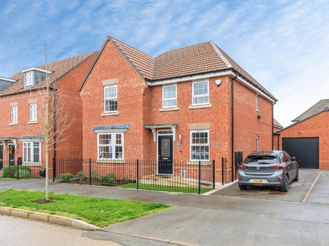 4 bedroom detached house for sale