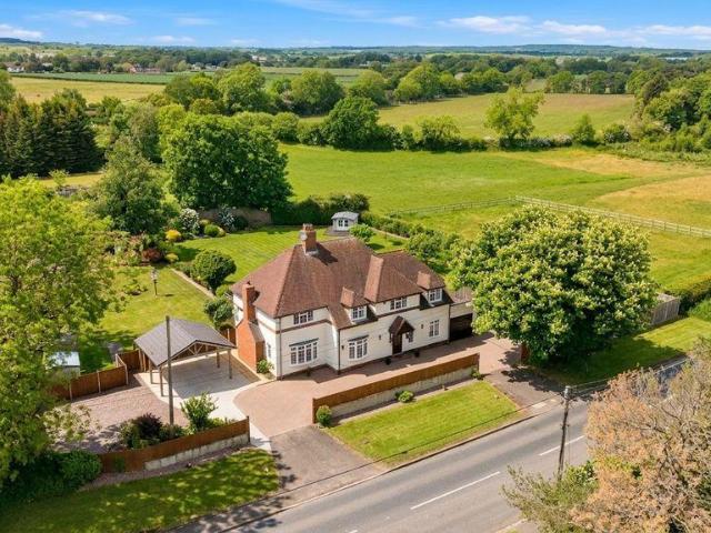 5 bedroom detached house for sale