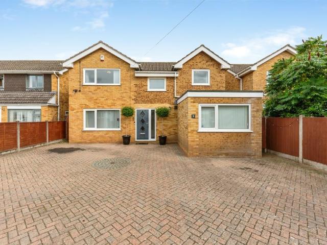 4 bedroom detached house for sale