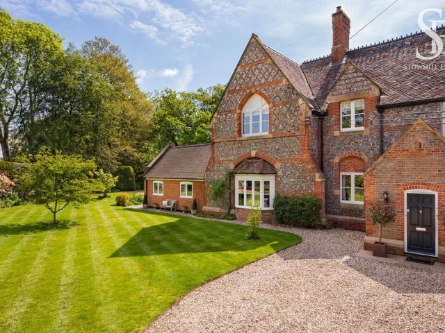 5 bedroom detached house for sale