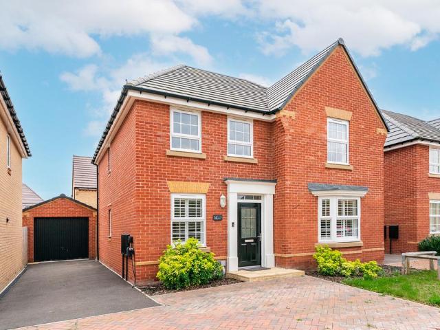 4 bedroom detached house for sale