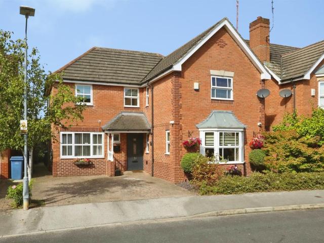 4 bedroom detached house for sale