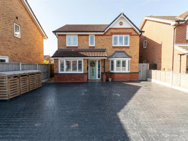 4 bedroom detached house for sale