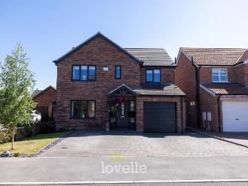 4 bedroom detached house for sale