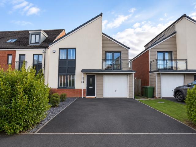 4 bedroom detached house for sale