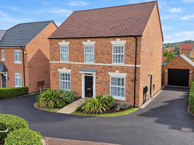 4 bedroom detached house for sale