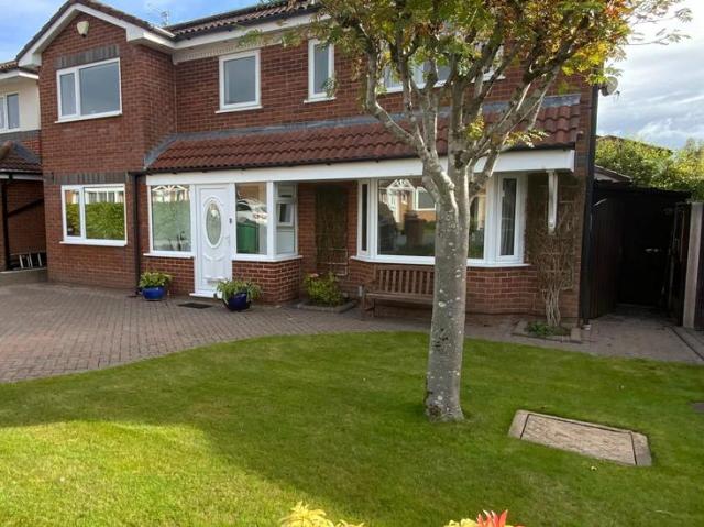 4 bedroom detached house for sale