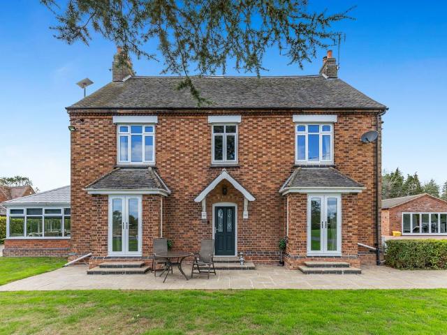 4 bedroom detached house for sale