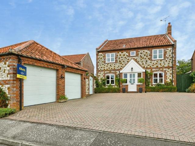 4 bedroom detached house for sale