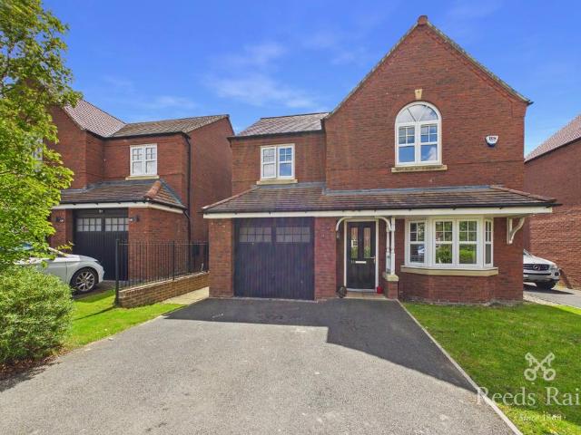 4 bedroom detached house for sale