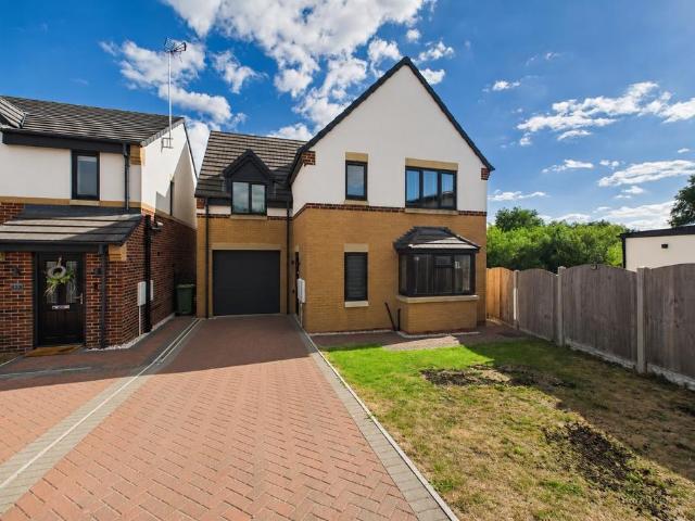 4 bedroom detached house for sale
