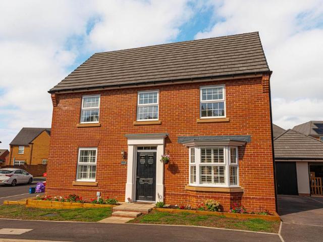 4 bedroom detached house for sale