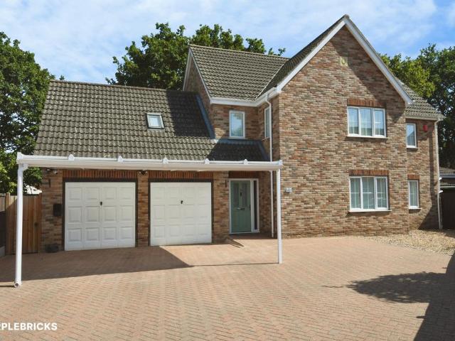 4 bedroom detached house for sale