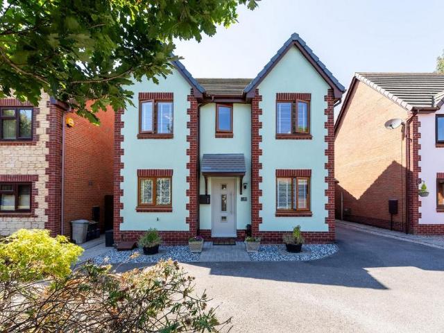4 bedroom detached house for sale