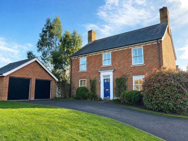 4 bedroom detached house for sale