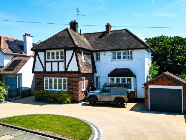 4 bedroom detached house for sale