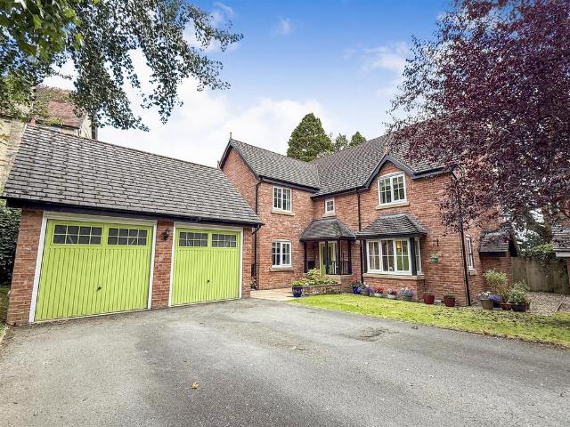 4 bedroom detached house for sale
