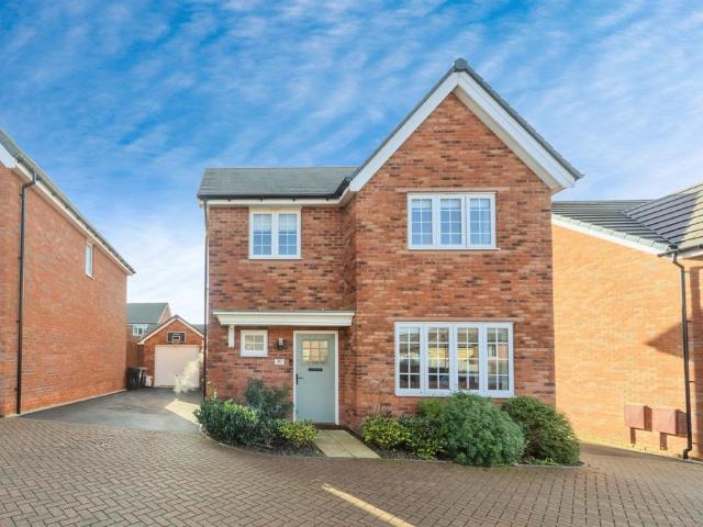 4 bedroom detached house for sale