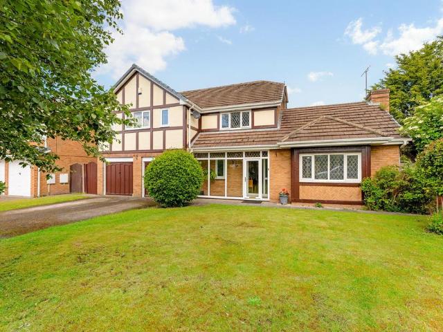 4 bedroom detached house for sale