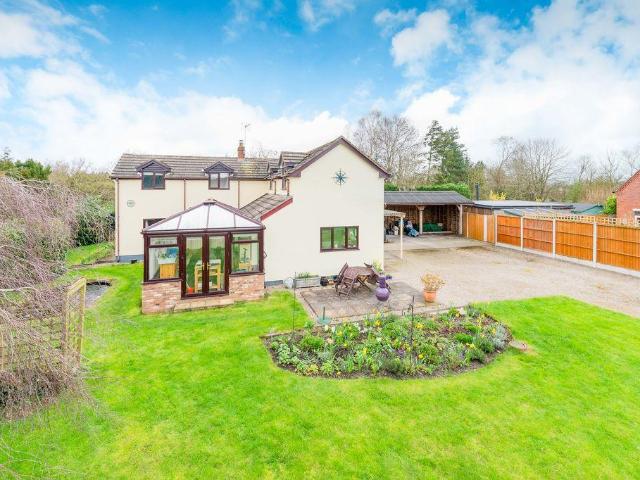 4 bedroom detached house for sale