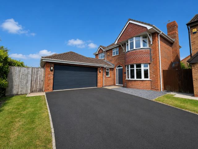 4 bedroom detached house for sale