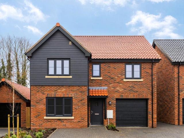 4 bedroom detached house for sale