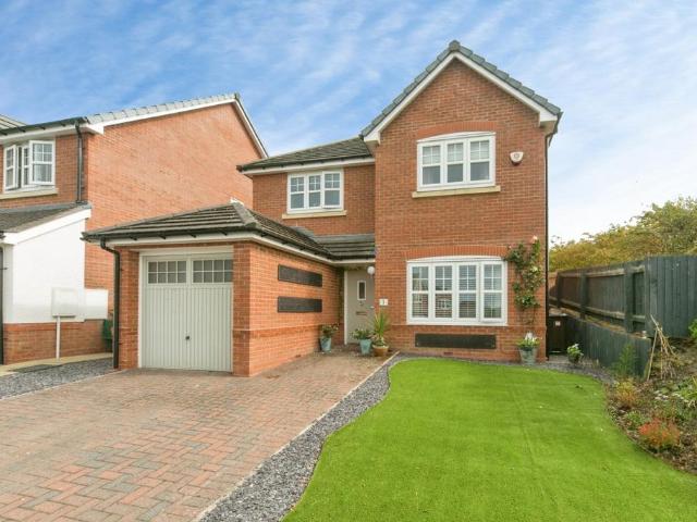 4 bedroom detached house for sale