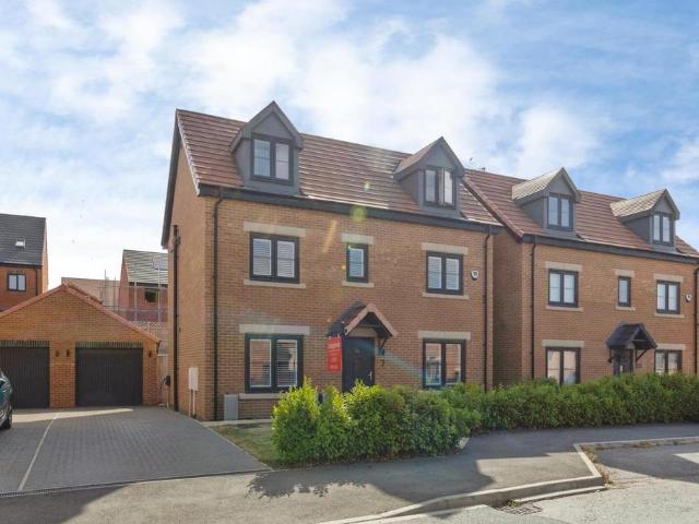 4 bedroom detached house for sale