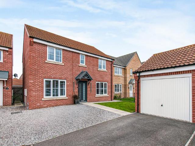 4 bedroom detached house for sale