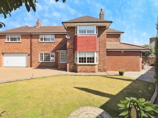 4 bedroom detached house for sale
