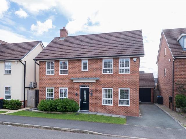 4 bedroom detached house for sale
