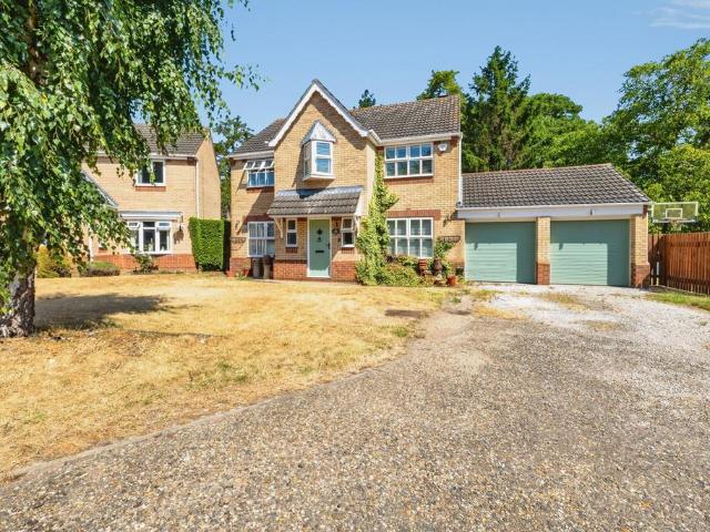 4 bedroom detached house for sale