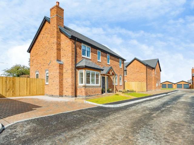 4 bedroom detached house for sale
