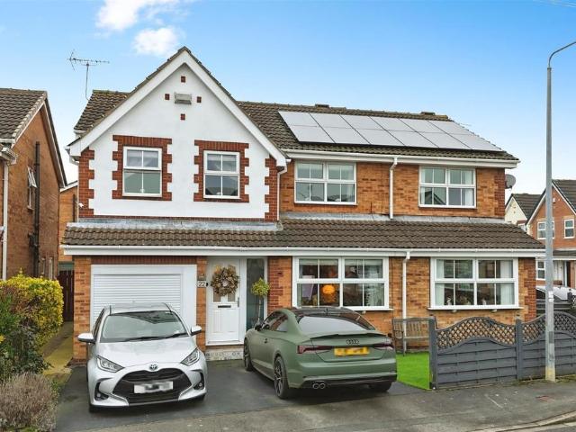 4 bedroom detached house for sale