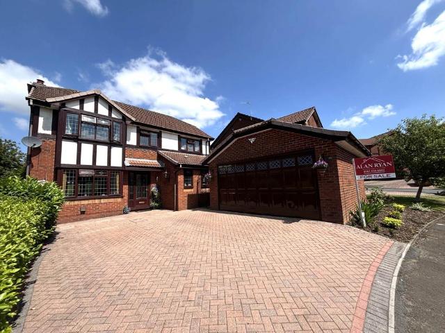 4 bedroom detached house for sale