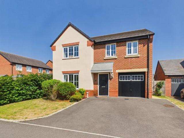 4 bedroom detached house for sale
