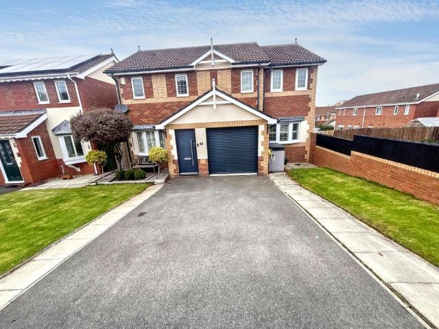 4 bedroom detached house for sale
