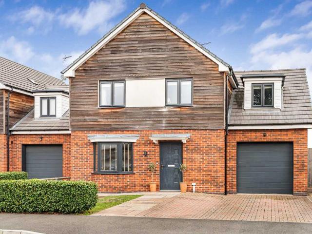 4 bedroom detached house for sale