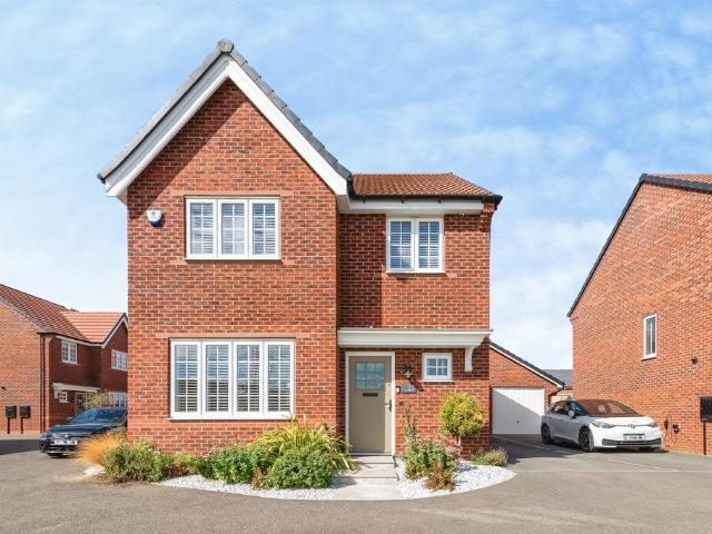 4 bedroom detached house for sale