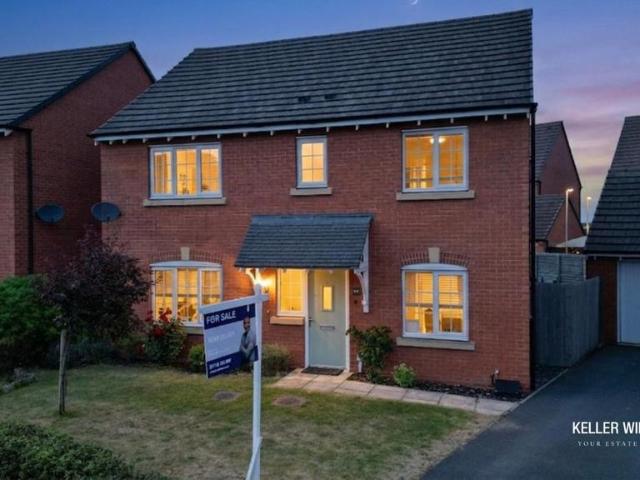 4 bedroom detached house for sale