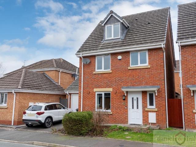 4 bedroom detached house for sale