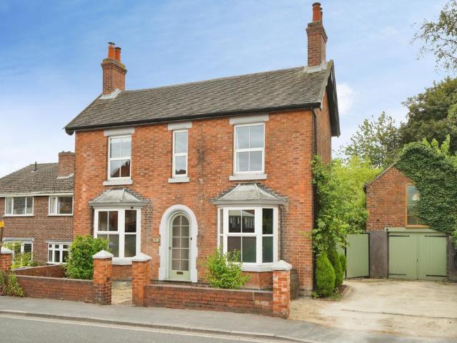 4 bedroom detached house for sale