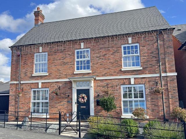 4 bedroom detached house for sale