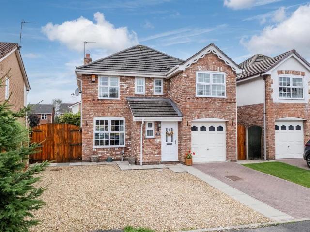 4 bedroom detached house for sale